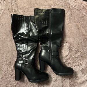 Chic Black Heeled Boots with Buckle Detail